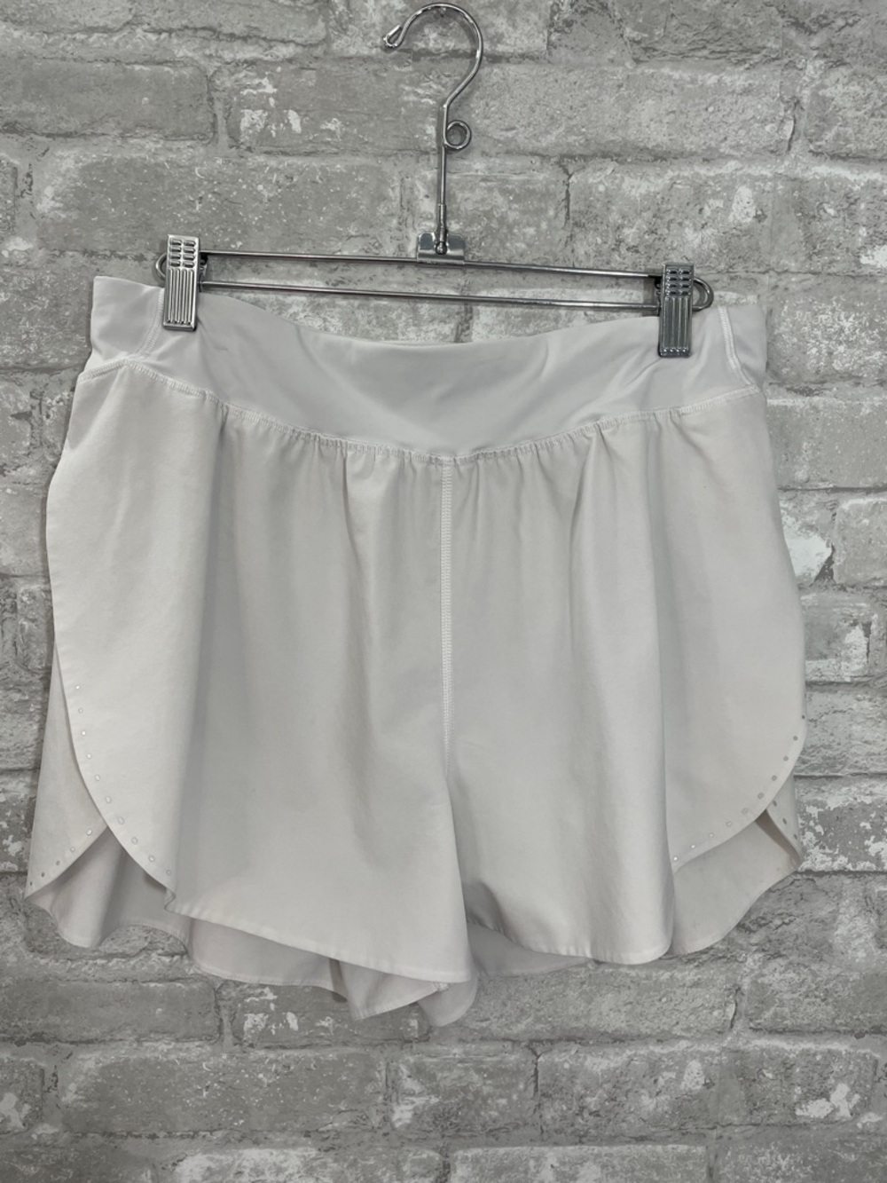 Lululemon Fast and Free Reflective High-Rise Classic-Fit Short 3"
White